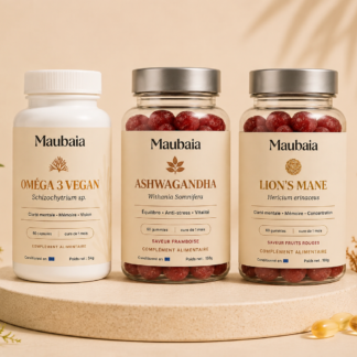 Pack Équilibre Global MAUBAIA composé de Lion’s Mane, Oméga 3 Végan et Ashwagandha, présenté sur un socle minéral dans un univers naturel aux tons crème. Compléments alimentaires dédiés au bien-être physique et mental.